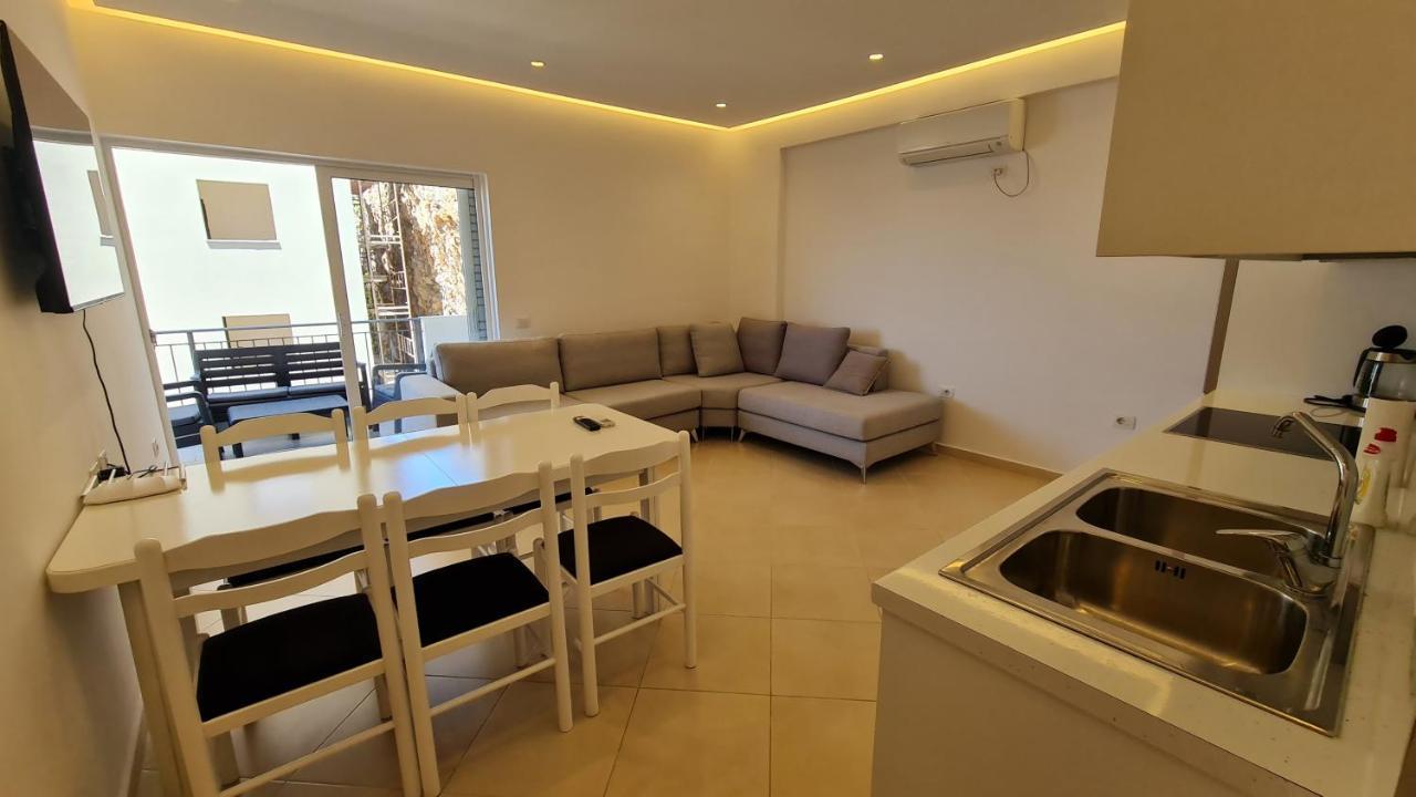 Sea And City View Apartment Sarande Ngoại thất bức ảnh